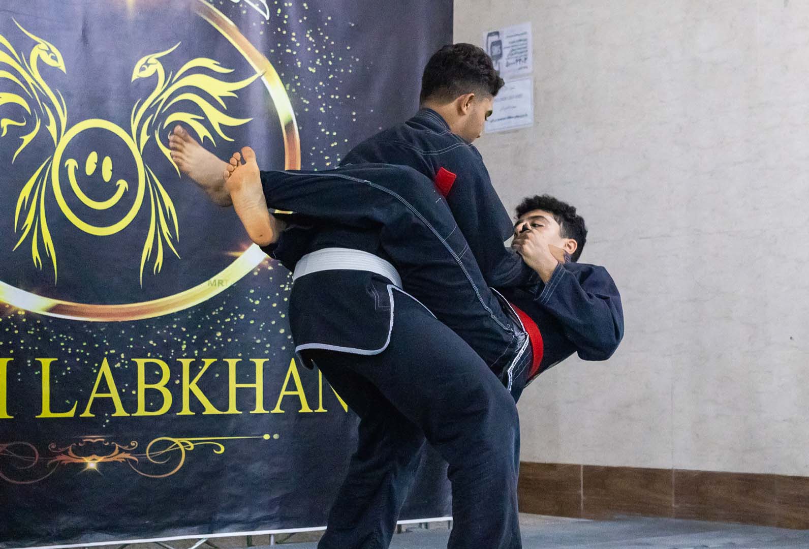 تمرین دفاع شخصی تیم لبخند
